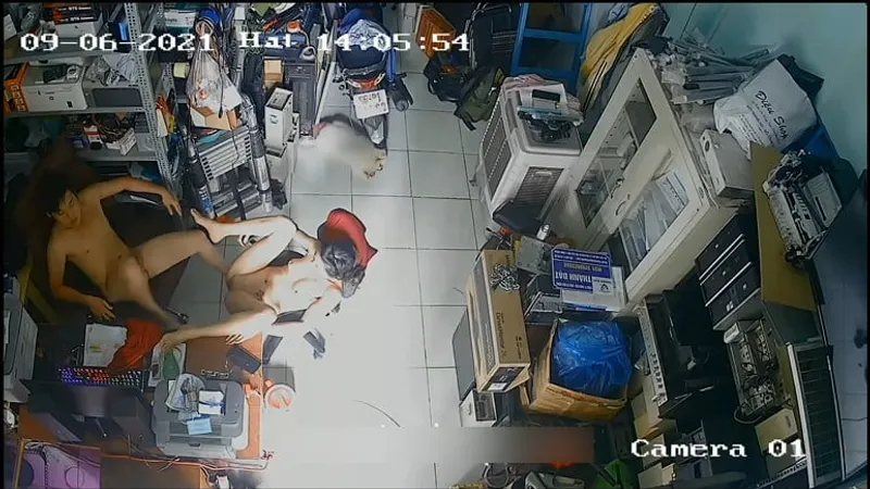 Người vợ anh xã địt trộm trong của dương vật máy tính